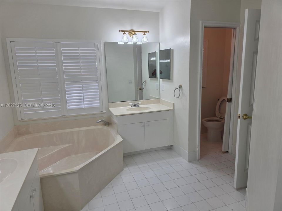 For Sale: $699,900 (4 beds, 2 baths, 2210 Square Feet)