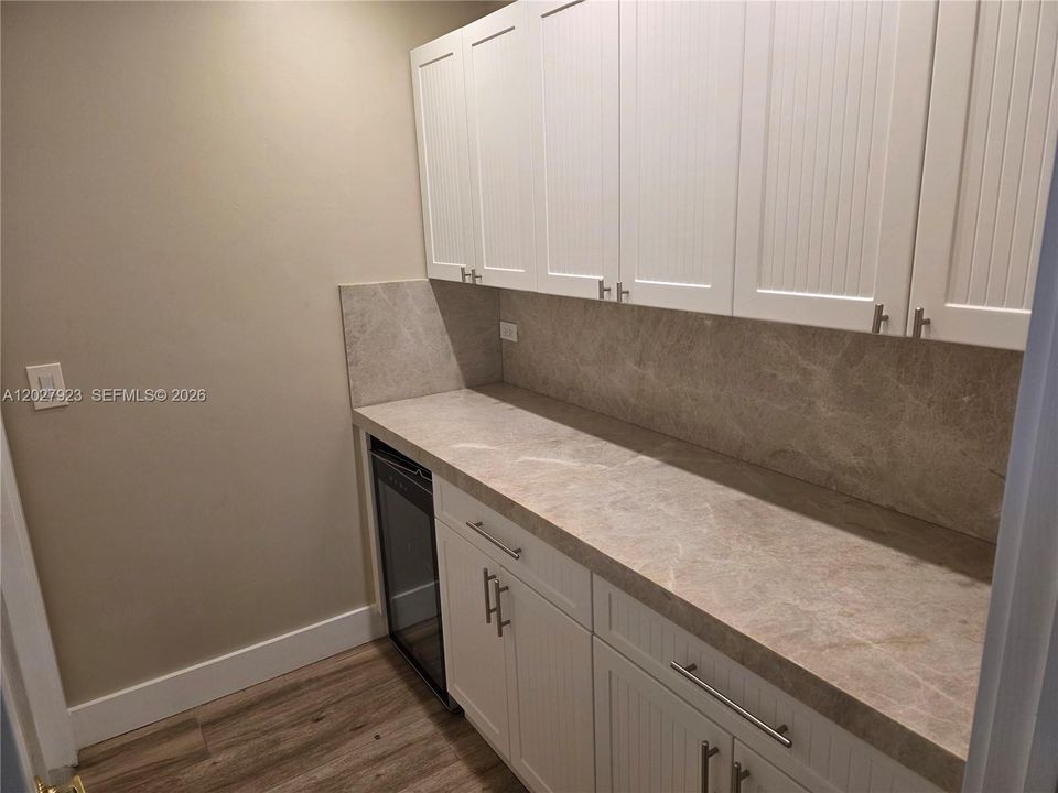 For Sale: $699,900 (4 beds, 2 baths, 2210 Square Feet)