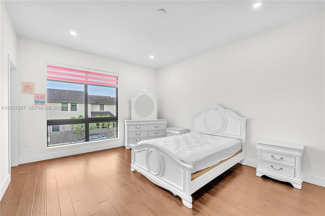 For Sale: $1,650,000 (4 beds, 4 baths, 3781 Square Feet)