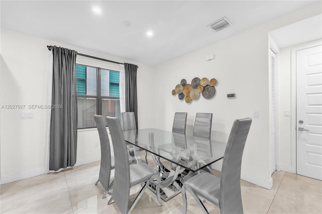 For Sale: $1,650,000 (4 beds, 4 baths, 3781 Square Feet)
