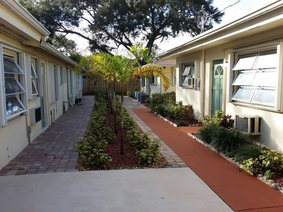 400 walkway between 728 2