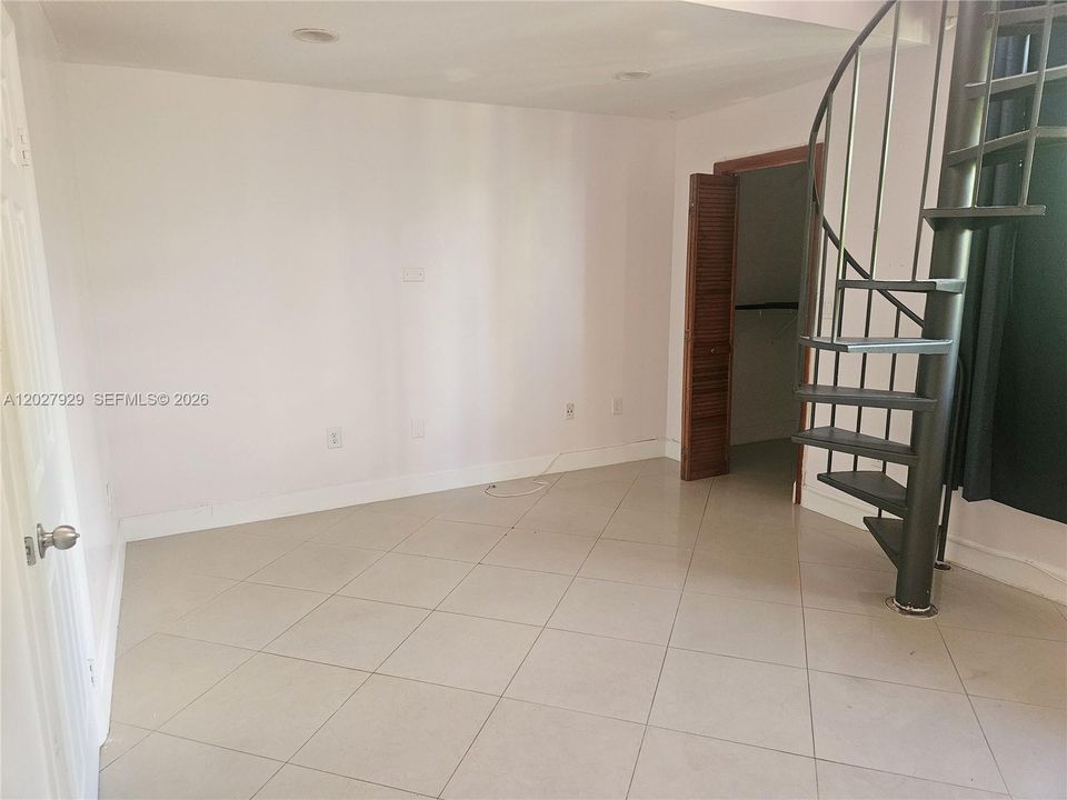 For Rent: $2,450 (2 beds, 2 baths, 1214 Square Feet)