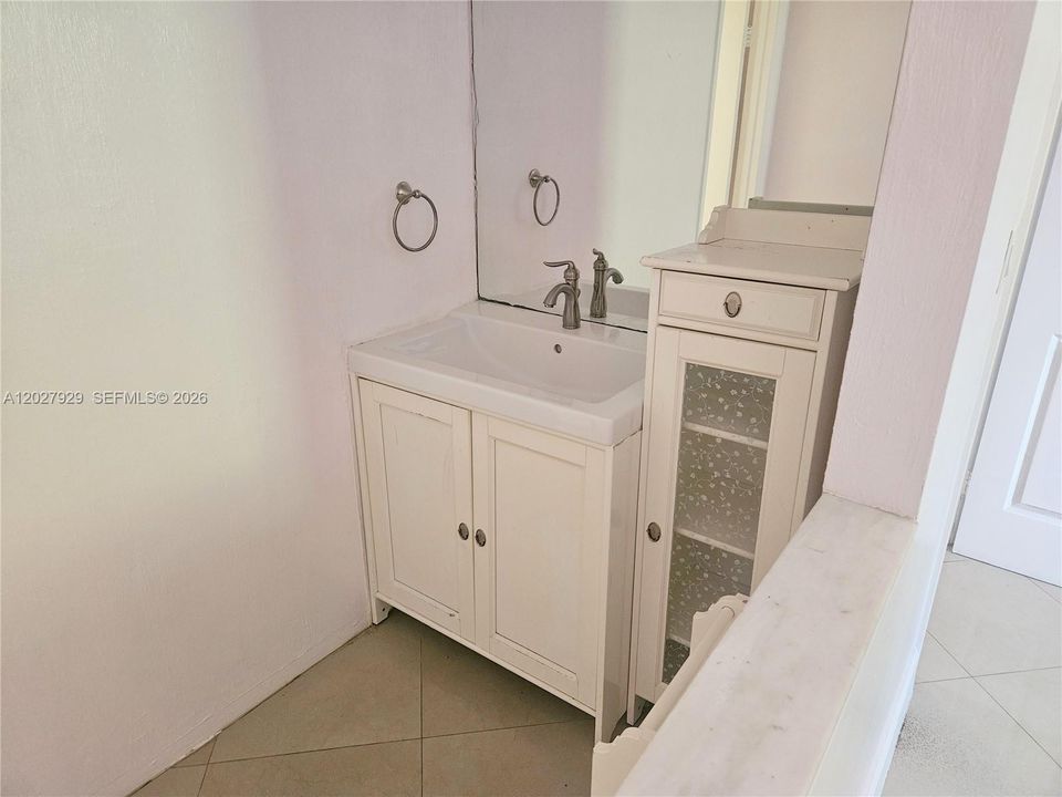 For Rent: $2,450 (2 beds, 2 baths, 1214 Square Feet)