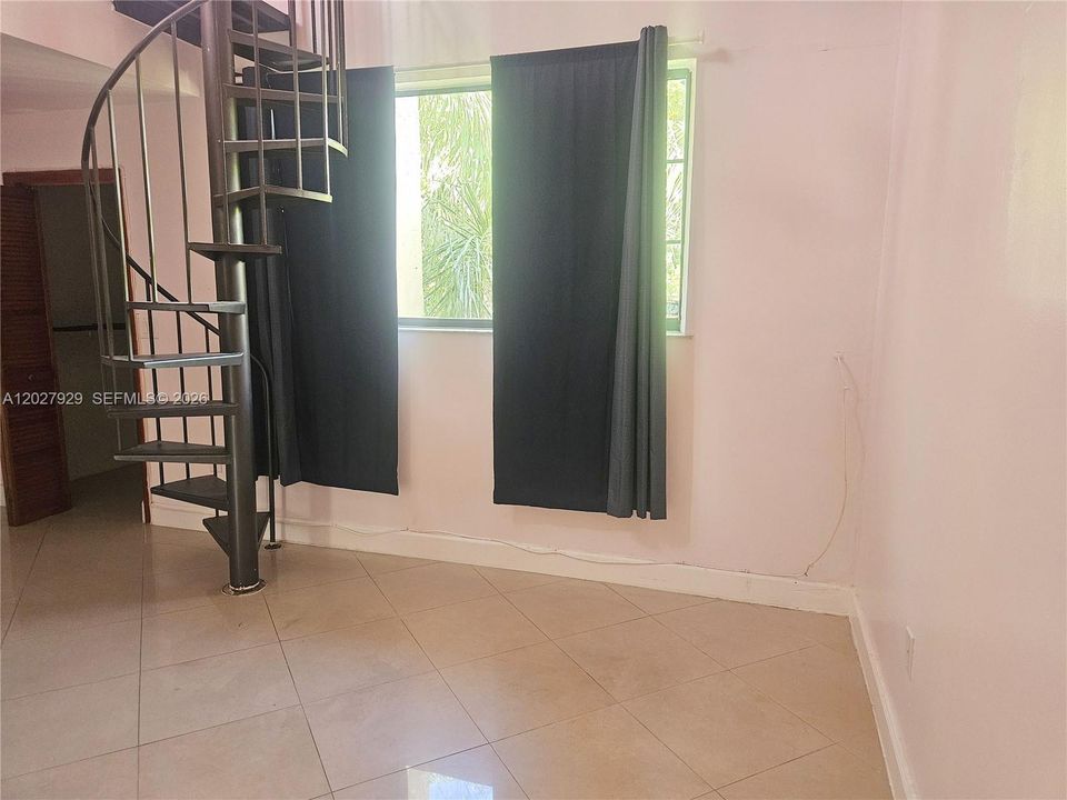 For Rent: $2,450 (2 beds, 2 baths, 1214 Square Feet)