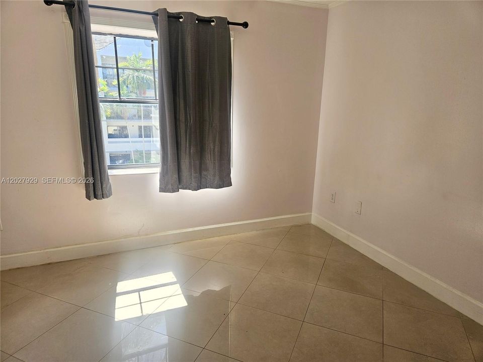 For Rent: $2,450 (2 beds, 2 baths, 1214 Square Feet)