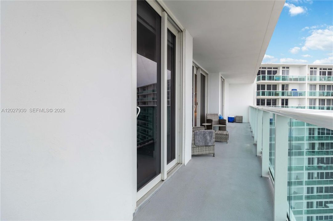 For Sale: $670,000 (2 beds, 2 baths, 1331 Square Feet)