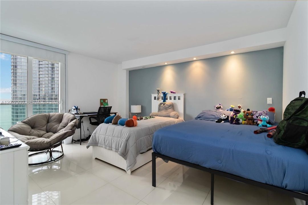 For Sale: $670,000 (2 beds, 2 baths, 1331 Square Feet)