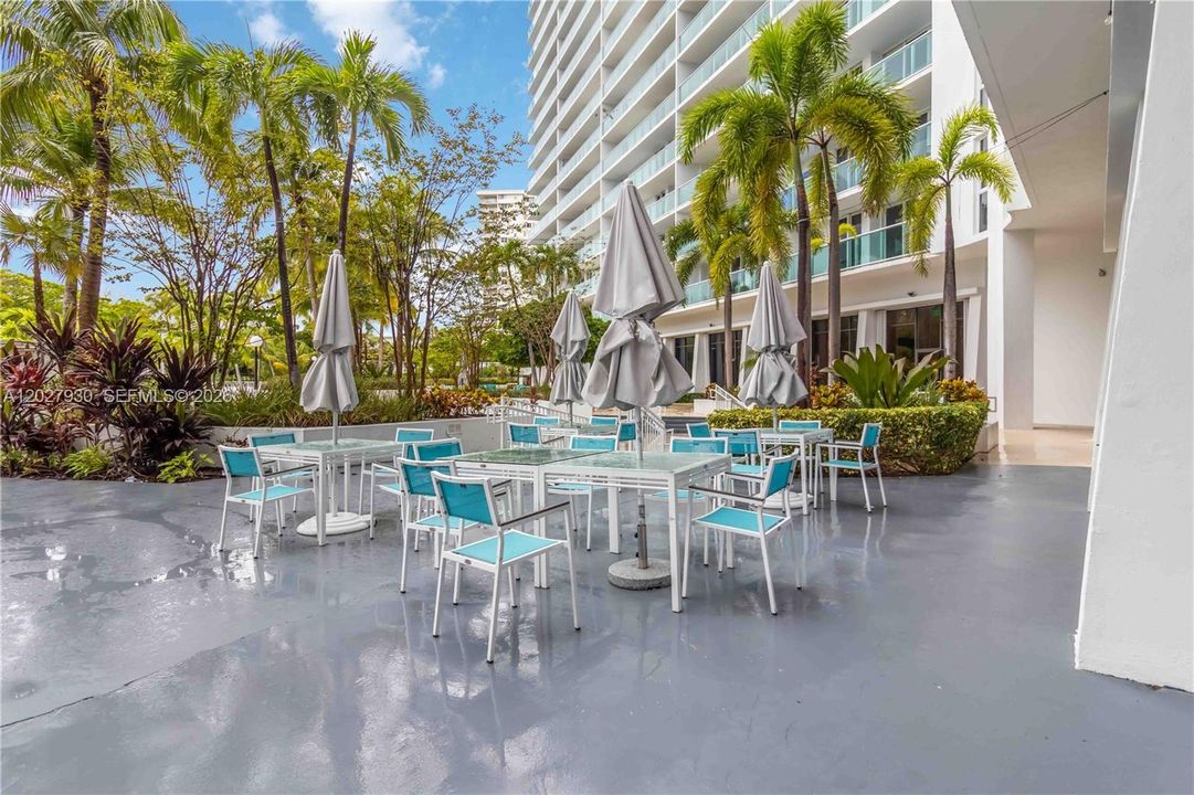 For Sale: $670,000 (2 beds, 2 baths, 1331 Square Feet)
