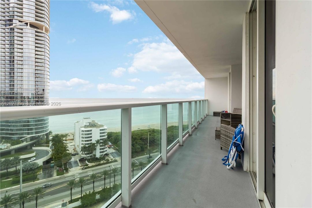 For Sale: $670,000 (2 beds, 2 baths, 1331 Square Feet)