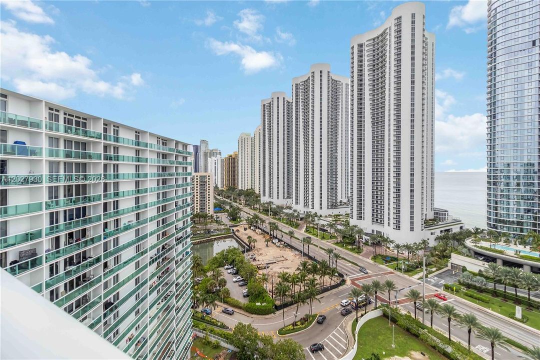 For Sale: $670,000 (2 beds, 2 baths, 1331 Square Feet)