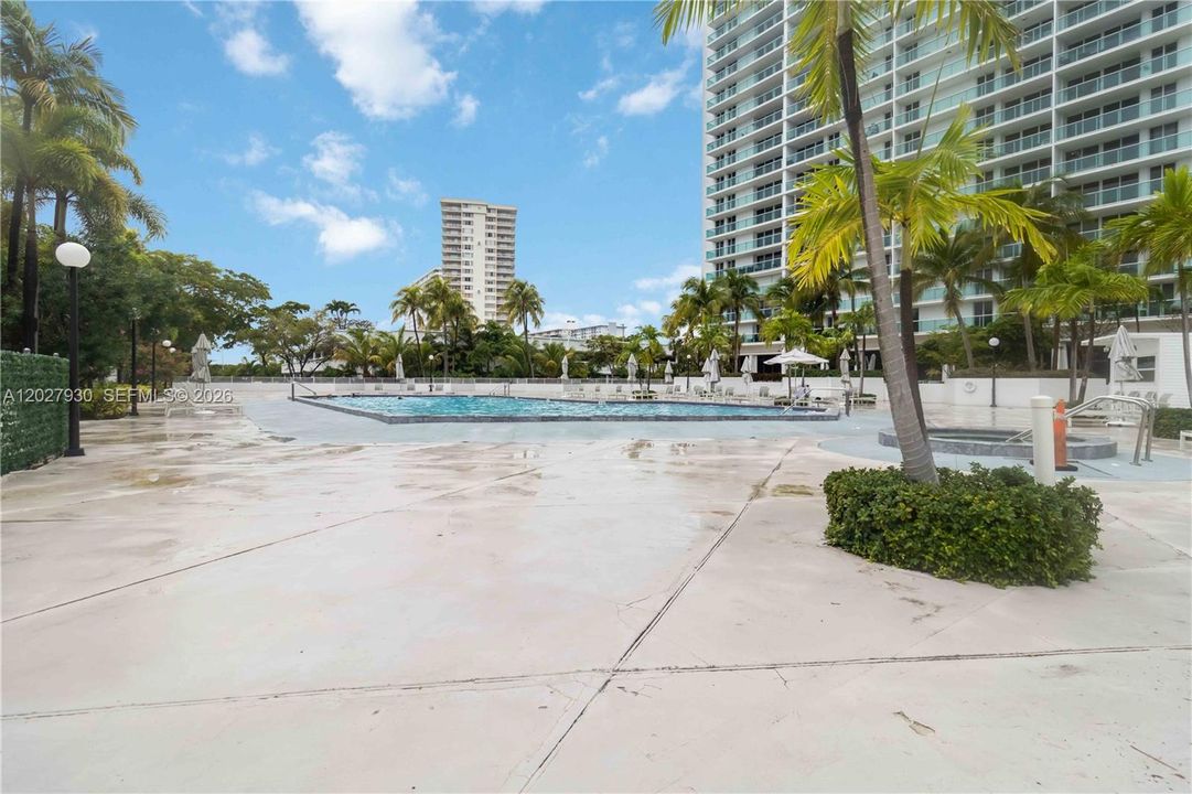 For Sale: $670,000 (2 beds, 2 baths, 1331 Square Feet)