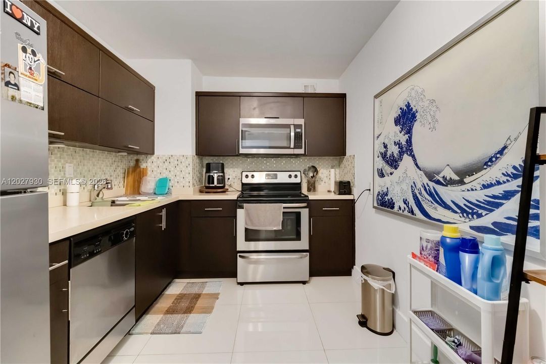 For Sale: $670,000 (2 beds, 2 baths, 1331 Square Feet)