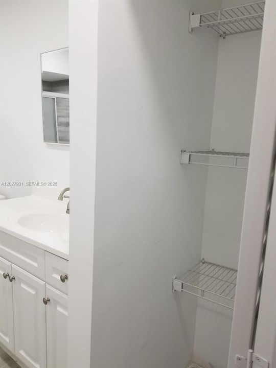 For Rent: $1,900 (1 beds, 1 baths, 600 Square Feet)