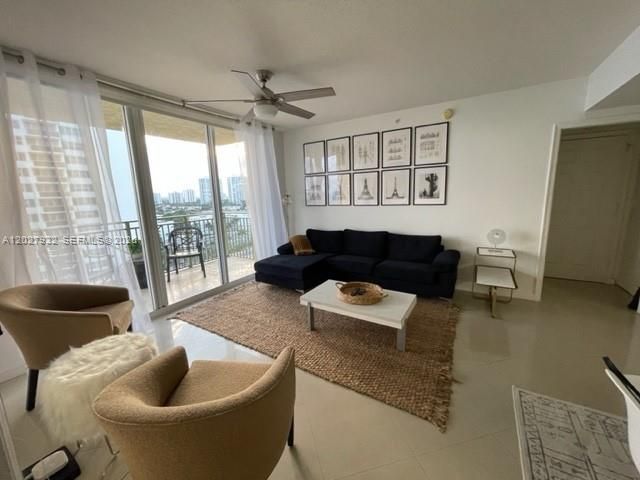 For Rent: $3,800 (2 beds, 2 baths, 1000 Square Feet)