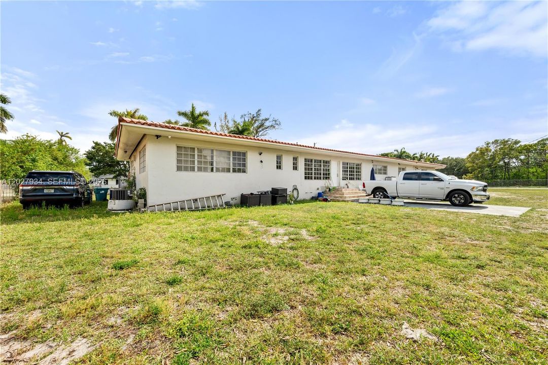 En Venta: $995,000 (5 camas, 3 baños, 3168 Pies cuadrados)