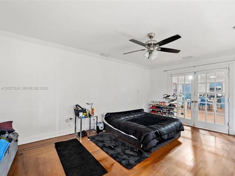 En Venta: $995,000 (5 camas, 3 baños, 3168 Pies cuadrados)