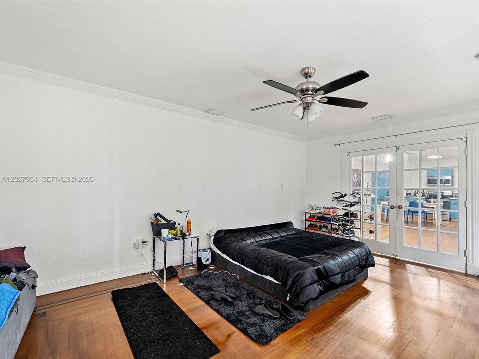 En Venta: $995,000 (5 camas, 3 baños, 3168 Pies cuadrados)
