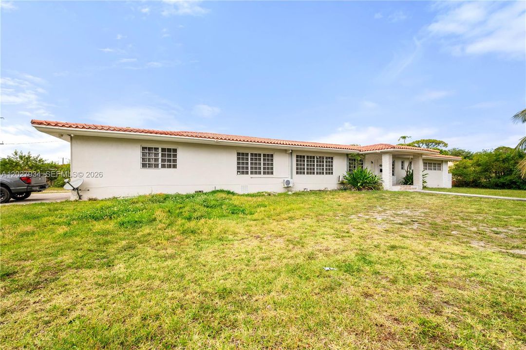 En Venta: $995,000 (5 camas, 3 baños, 3168 Pies cuadrados)
