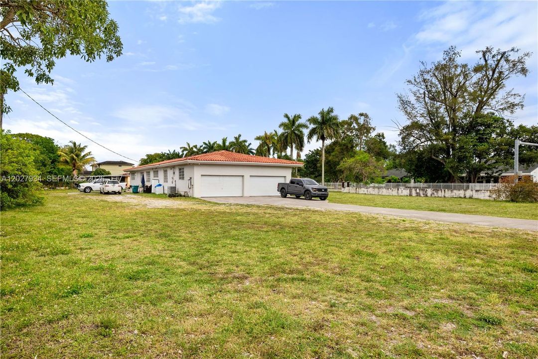 En Venta: $995,000 (5 camas, 3 baños, 3168 Pies cuadrados)