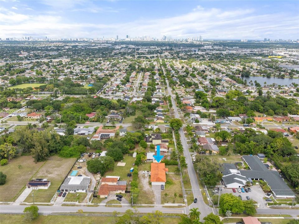 En Venta: $995,000 (5 camas, 3 baños, 3168 Pies cuadrados)