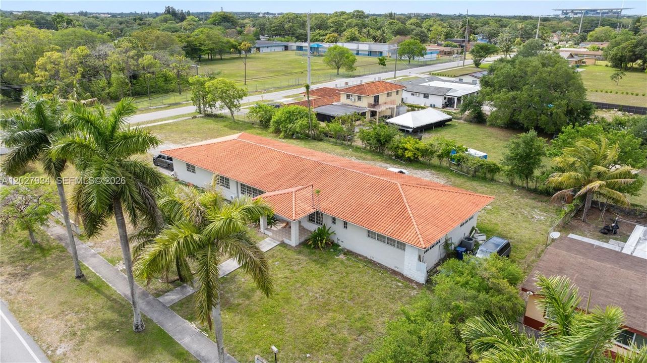 En Venta: $995,000 (5 camas, 3 baños, 3168 Pies cuadrados)