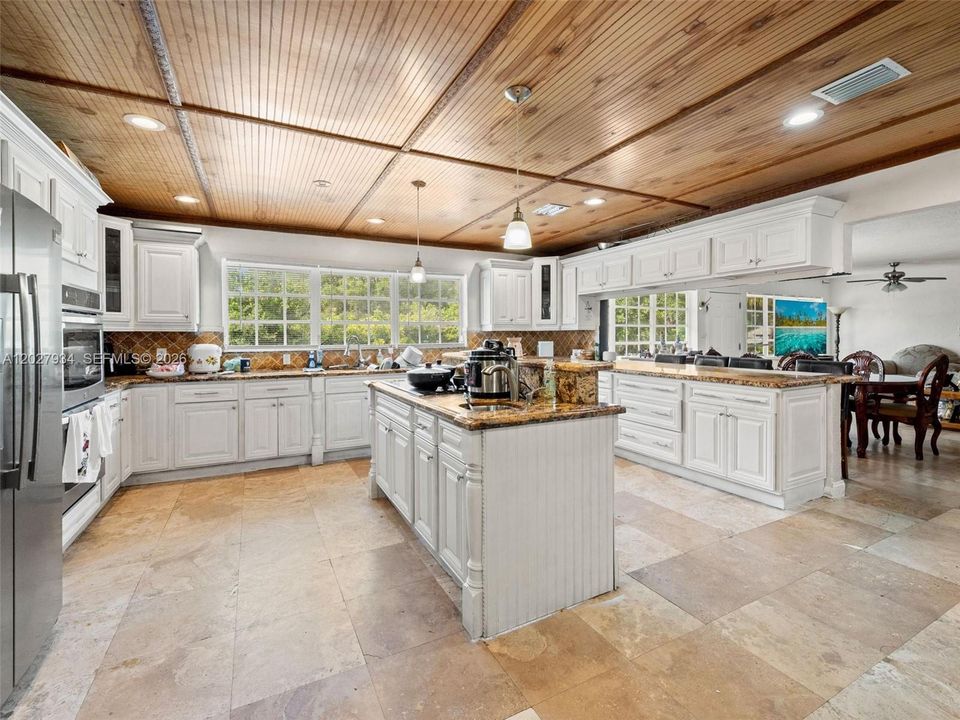 En Venta: $995,000 (5 camas, 3 baños, 3168 Pies cuadrados)