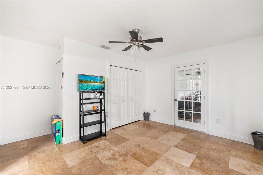 En Venta: $995,000 (5 camas, 3 baños, 3168 Pies cuadrados)