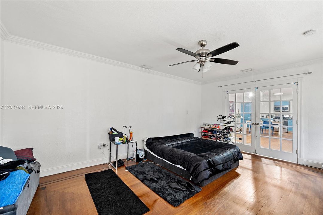 En Venta: $995,000 (5 camas, 3 baños, 3168 Pies cuadrados)
