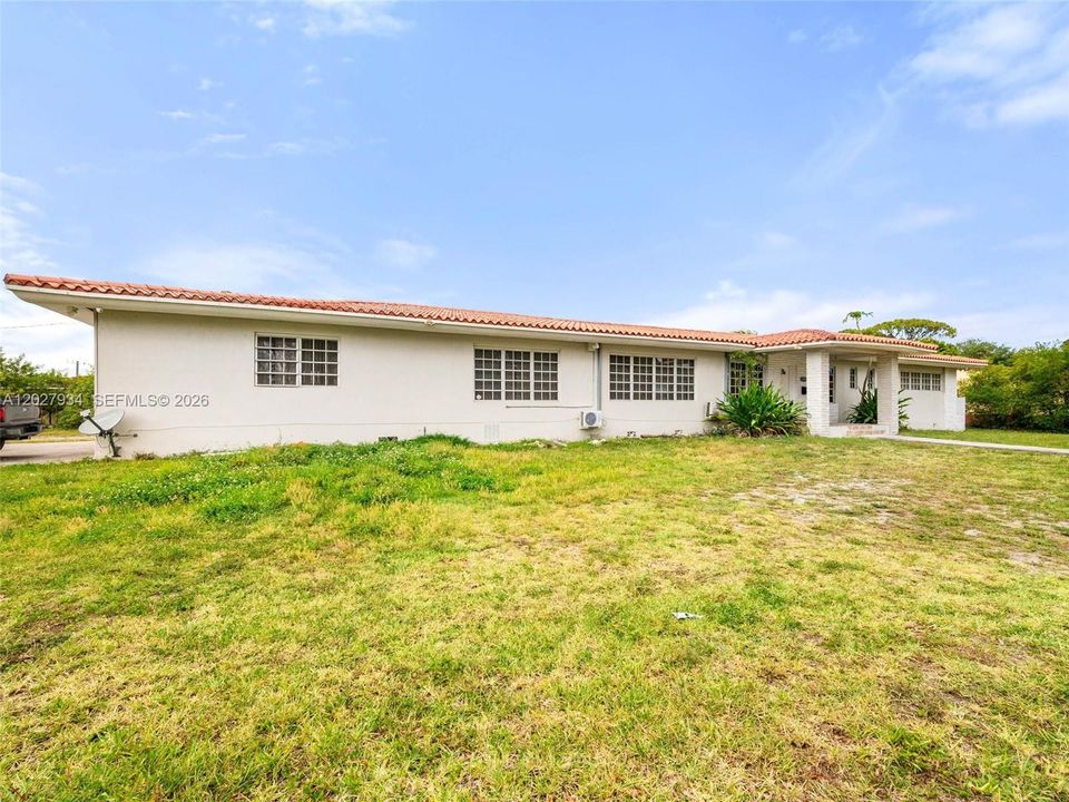 En Venta: $995,000 (5 camas, 3 baños, 3168 Pies cuadrados)