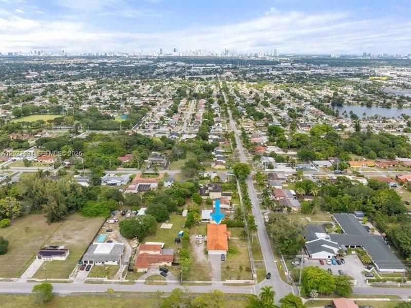 En Venta: $995,000 (5 camas, 3 baños, 3168 Pies cuadrados)
