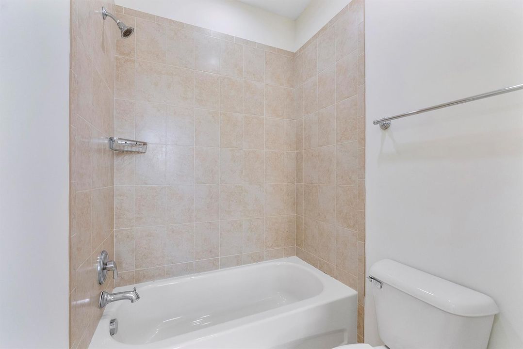 2392 Bellarosa Cir_063