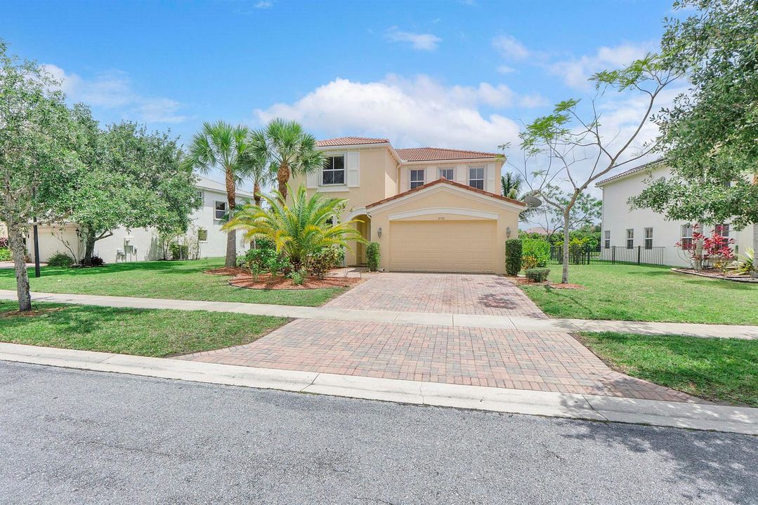 2392 Bellarosa Cir_001