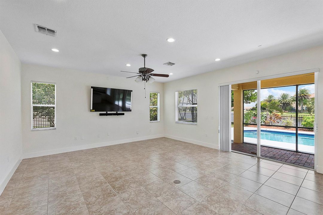 2392 Bellarosa Cir_044