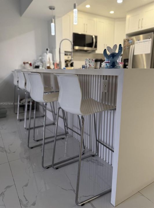 For Rent: $2,500 (2 beds, 2 baths, 985 Square Feet)