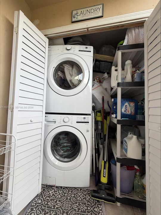 For Rent: $2,500 (2 beds, 2 baths, 985 Square Feet)