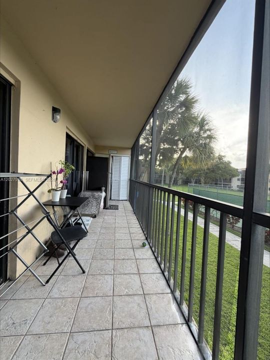 For Rent: $2,500 (2 beds, 2 baths, 985 Square Feet)