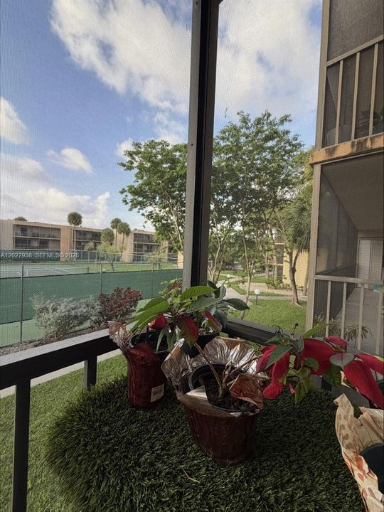 For Rent: $2,500 (2 beds, 2 baths, 985 Square Feet)