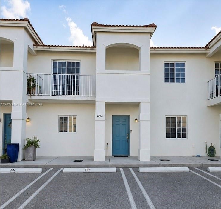 For Sale: $270,000 (2 beds, 1 baths, 1140 Square Feet)