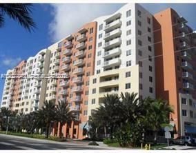 For Rent: $2,700 (2 beds, 2 baths, 1077 Square Feet)
