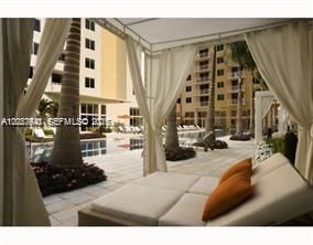 For Rent: $2,700 (2 beds, 2 baths, 1077 Square Feet)