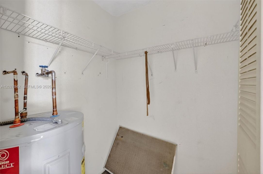 Active With Contract: $244,000 (2 beds, 2 baths, 868 Square Feet)