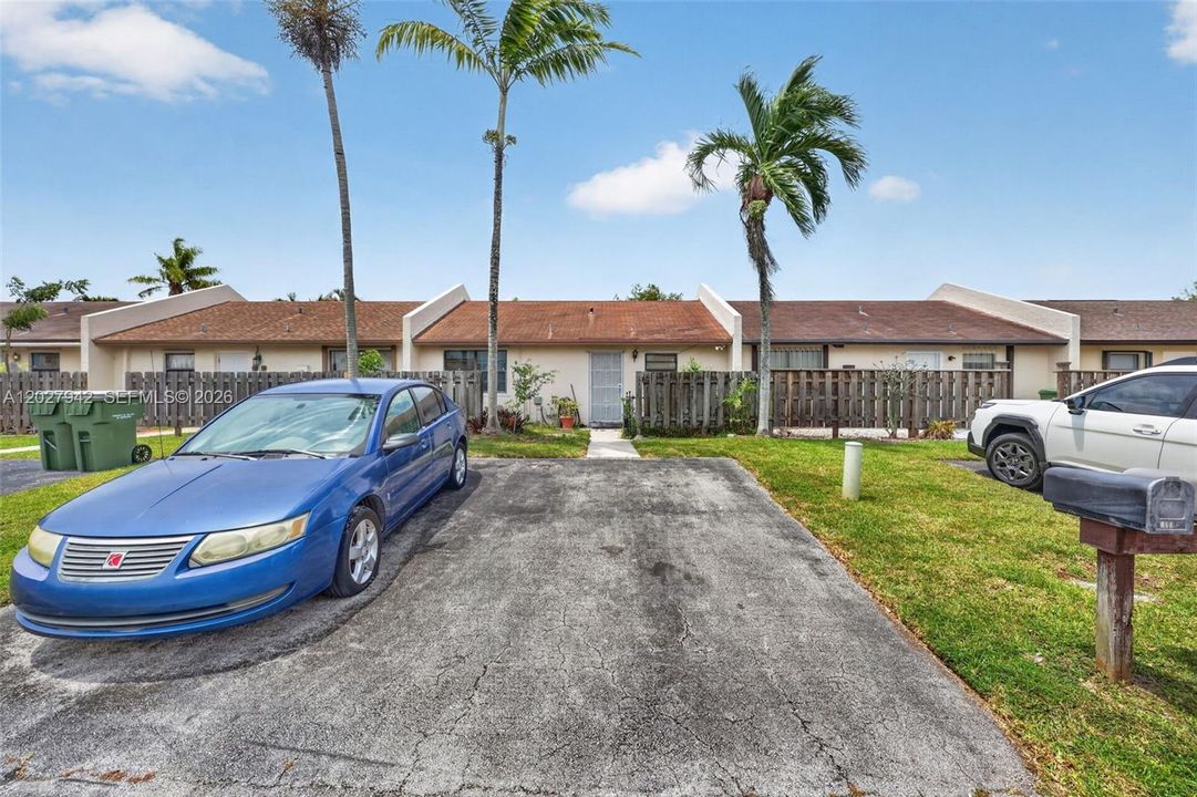 Active With Contract: $244,000 (2 beds, 2 baths, 868 Square Feet)
