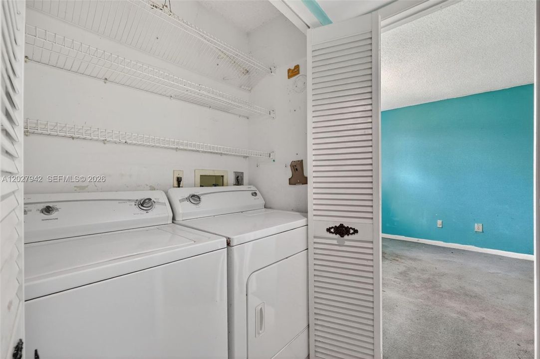 Active With Contract: $244,000 (2 beds, 2 baths, 868 Square Feet)