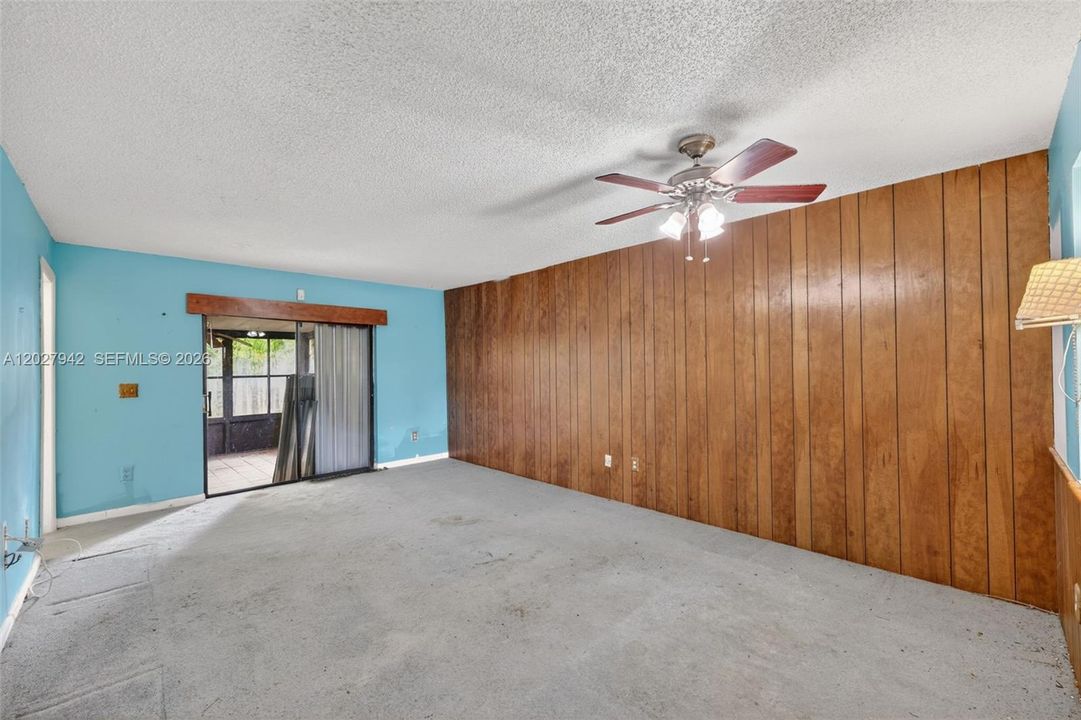 Active With Contract: $244,000 (2 beds, 2 baths, 868 Square Feet)