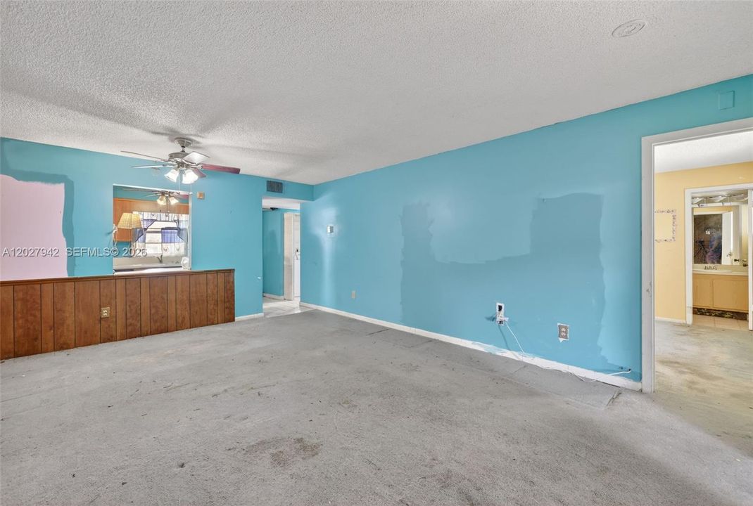 Active With Contract: $244,000 (2 beds, 2 baths, 868 Square Feet)