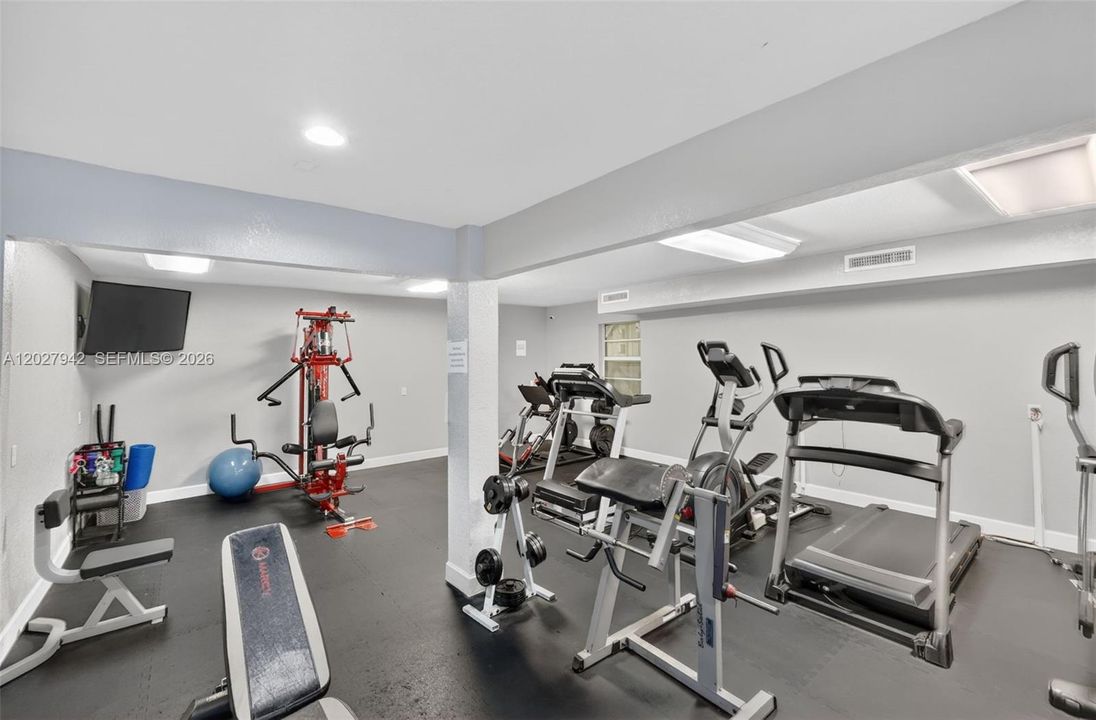 Active With Contract: $244,000 (2 beds, 2 baths, 868 Square Feet)