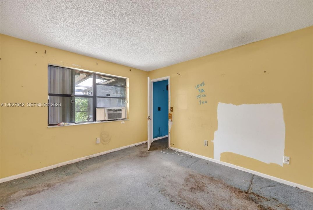Active With Contract: $244,000 (2 beds, 2 baths, 868 Square Feet)