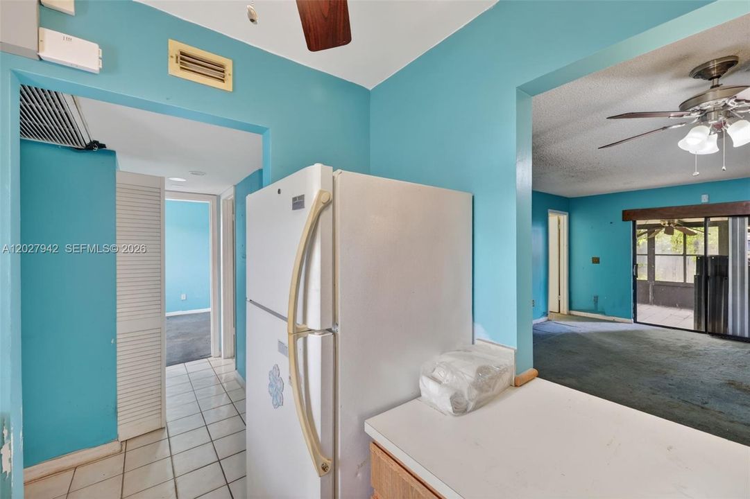 Active With Contract: $244,000 (2 beds, 2 baths, 868 Square Feet)