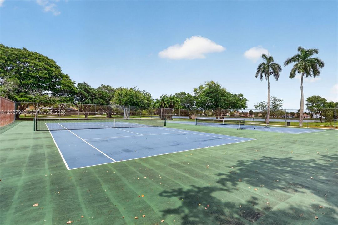Active With Contract: $244,000 (2 beds, 2 baths, 868 Square Feet)