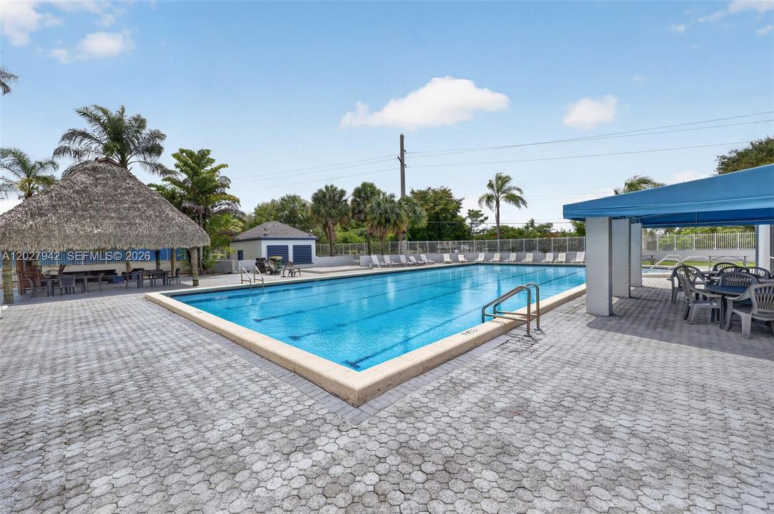 Active With Contract: $244,000 (2 beds, 2 baths, 868 Square Feet)